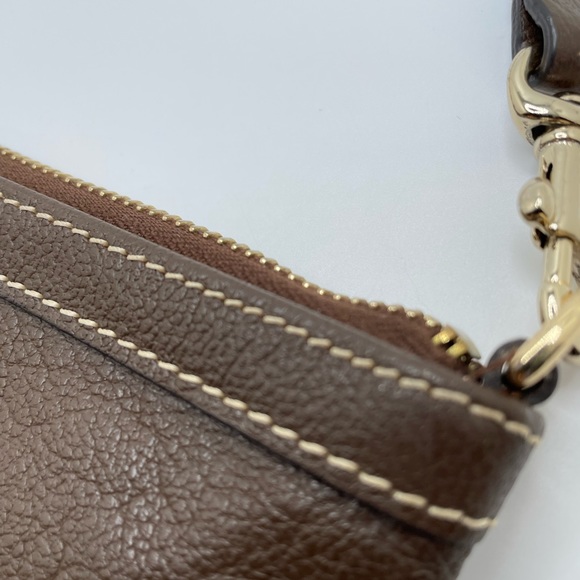 EUC Dooney & Bourke leather Wristlet - Picture 3 of 8